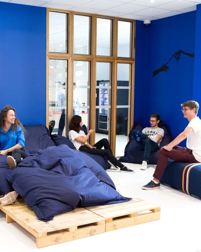 Post content from social feed "Après l'e 1774886523