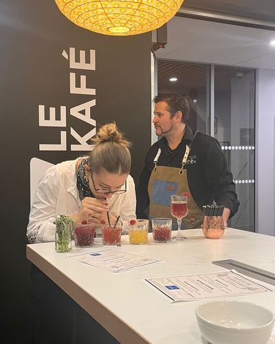 Post content from social feed "Shakez, d 1775145671