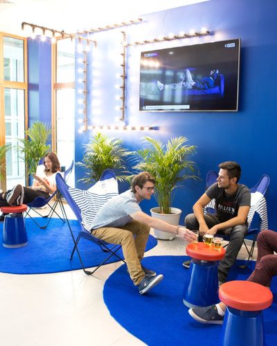 Post content from social feed "Après l'e 1774886523