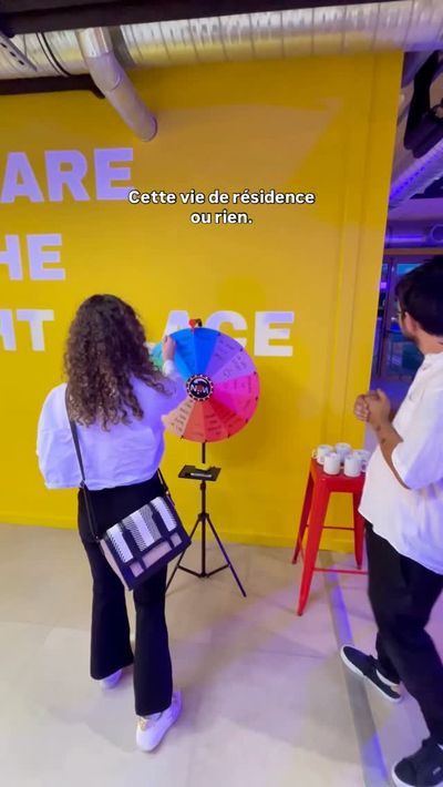 Post by kleyetudiants on Instagram: Thème fluo pour la welcome party de Lyon Bron : chez KLEY, on sait accueillir 🎉