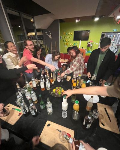 Post content from social feed "Shakez, d 1775145671