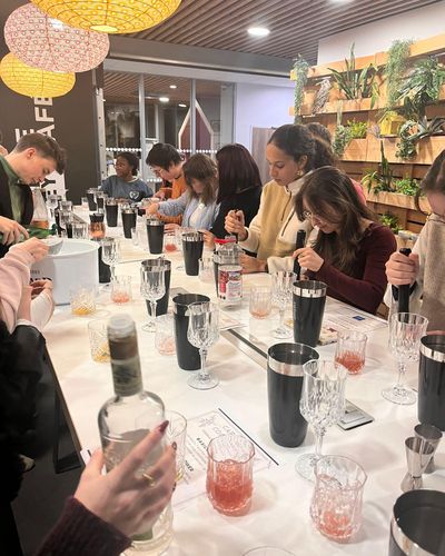 Post content from social feed "Shakez, d 1775145671