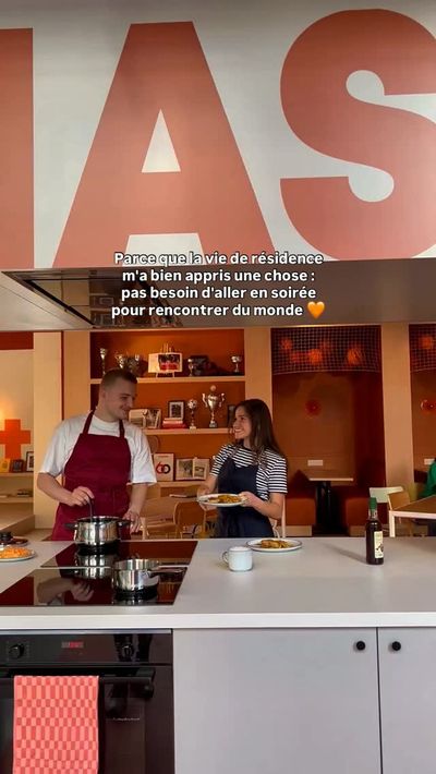 Post by kleyetudiants on Instagram: Il suffit parfois simplement de sortir de sa chambre pour faire de belles rencontres ☀️ ​​