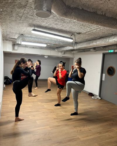 Post content from social feed Petit cour 1776096028