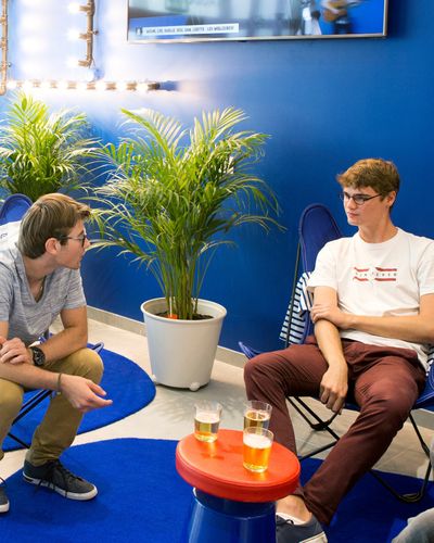 Post content from social feed "Après l'e 1774886523