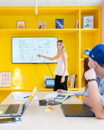 Post content from social feed T'as déjà  1773680414