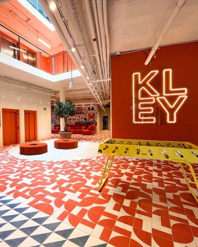 Post by kleyetudiants on Instagram: KLEY débarque à Valence 🇪🇸☀️💦 Notre 2e résidence espagnole vient d’ouvrir ses portes ! Piscine, salle de sport, coworking… et le tram à seulement 2 min à pied. Il ne manque plus que toi 👀