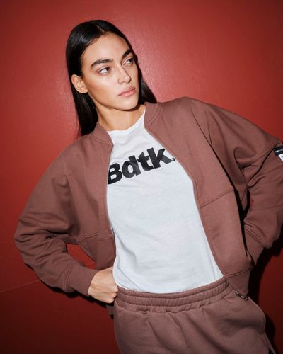 Stronger every day. Happy Women’s Day. ⚡️❤️
.
.
#bodytalk #athleisure #trainforpleasure #athleisurew