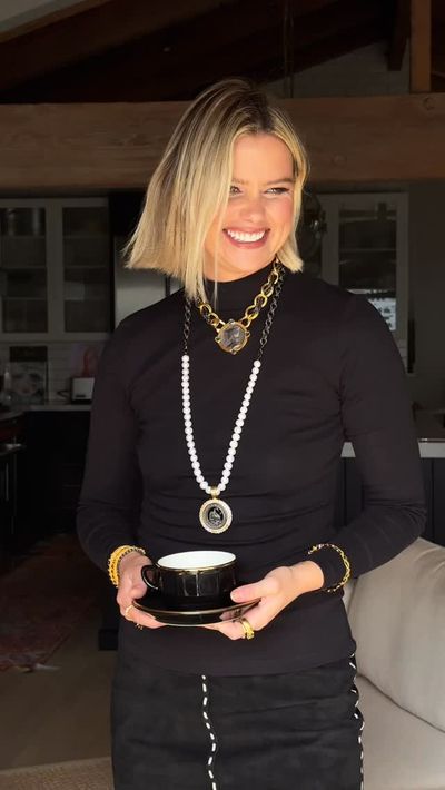 Sidonie necklace was made to turn heads.\nGraphite chain, freshwater pearls, and a glint of Swarovsk