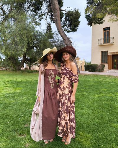 just two besties ready to watch their best friend get married 🤎

#invitadas #lookboda