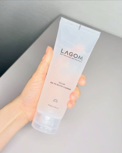 Real Skin: Real Results 

Not every cleanse needs foam.

Some skin just needs balance.

This unique 