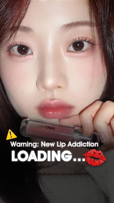 What happens when powder dissolves into waterâ€¦ directly on your lips? ðŸ‘€

Not a tint. 
Not a glo
