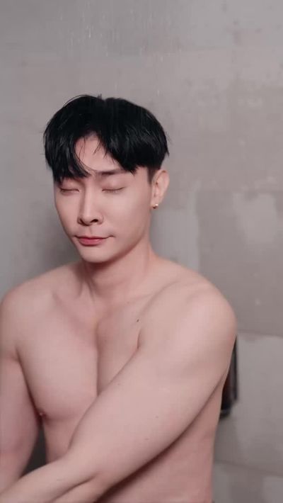 Hair maintenance era. ðŸ–¤

Julioly Silk Kerain Repair Treatment is now at @guardiansg 

#Julioly