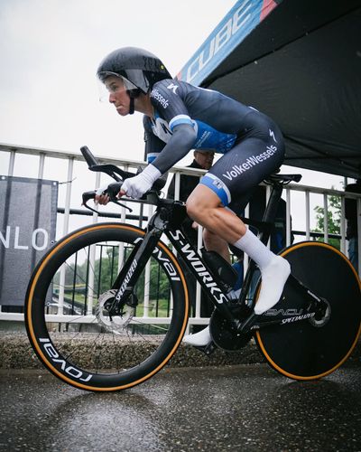 Just a average Tuesday night, trying to remember how to go fast on a TT bike. ðŸ¤ŒðŸ¼

ðŸ“¸ @roosma