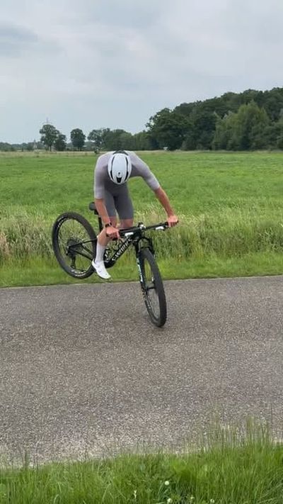 â€œTRIPLE MGâ€œ  #sport #mtb #cycling #sportbikelife #viral #motorcycle #wheelie #epic8
