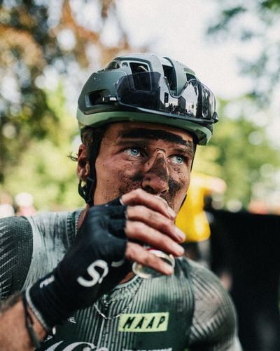 Hectic start at GravelOneFifty with a lot of corners and accelerations, it blew me up after 40km and