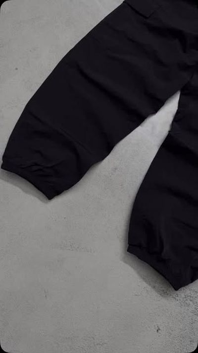 🔥 Нейлонові штани Nike

Стильний карго-крій, легкий нейлоновий матеріал та максимум комфорту 🖤
Об’