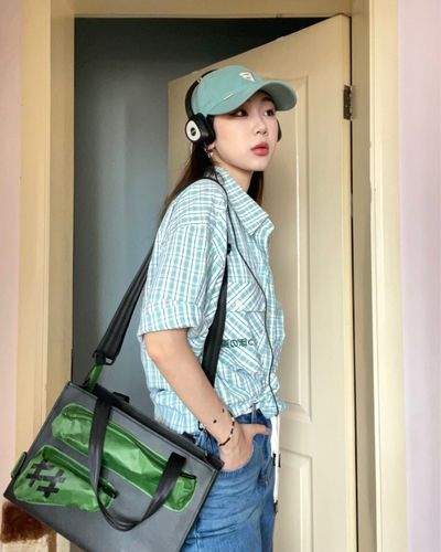 Solif - Messenger Bag
"Worry less, smile more."

#solif #kraftpaperbag #sustainablefashion #ecofrien