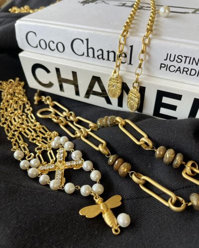 Immerse yourself in the glamour of gold. ðŸ’›

Adorned with real freshwater pearls and custom-cut st