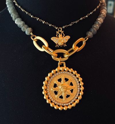 SUN KING MEDALLION
âœ¨ After Kande finds our medallions all over France, they are brought back to ou