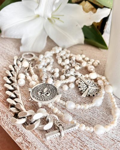 Precious freshwater pearls ðŸ¤ An absolute timeless addition to any womanâ€™s jewelry box.