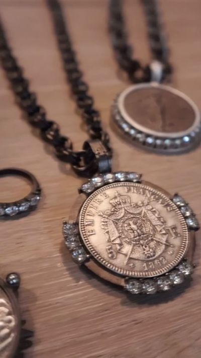 French Kande graphite jewelry redefines what it means to be bold and sophisticated. Itâ€™s the kind 
