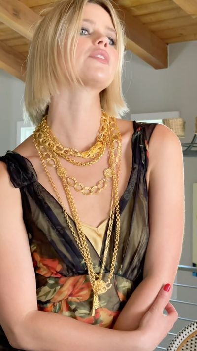 Why settle for one look when you can have two? Our combo-chain strands from the Chaines dâ€™Amour ca