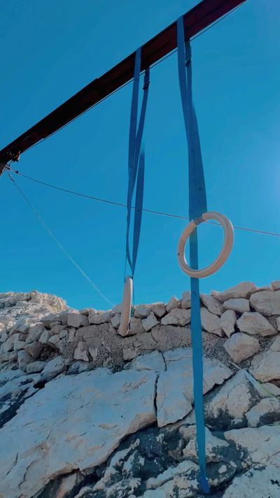 Ready for tranquil and adventurous workout by the Adriatic sea ðŸŒŠ 

#adriaticsea #gymnastics #outd