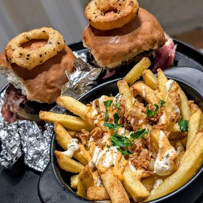 SMASH BURGER(S) & CHIPS 🔥 That title doesnt do this meal justice at all; Im full-to-bursting after 