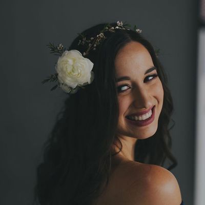 Happy Sunday! ✨

Hair + makeup lilly_artistry 
Floral piece sefloralstudio 
Photography mhdzphotogra