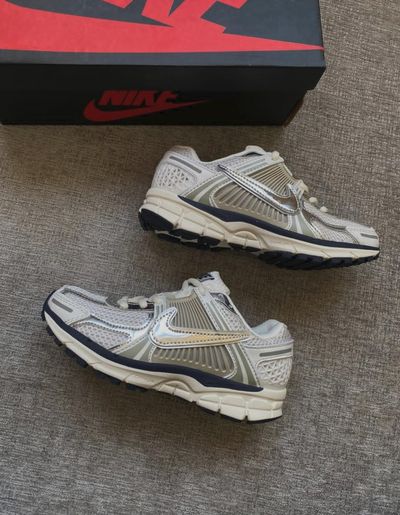 Nike Wmns Zoom Vomero 5 Photon 🩶
المقاسات متوفرة من 37 لـ 41 👟
توصيل سريع لجميع المحافظات 🚚
للطلب